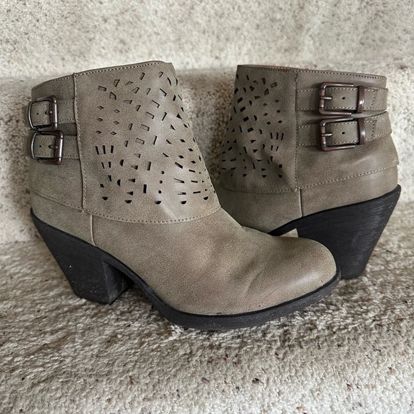 Laura Scott Shoes - Laura Scott Boots